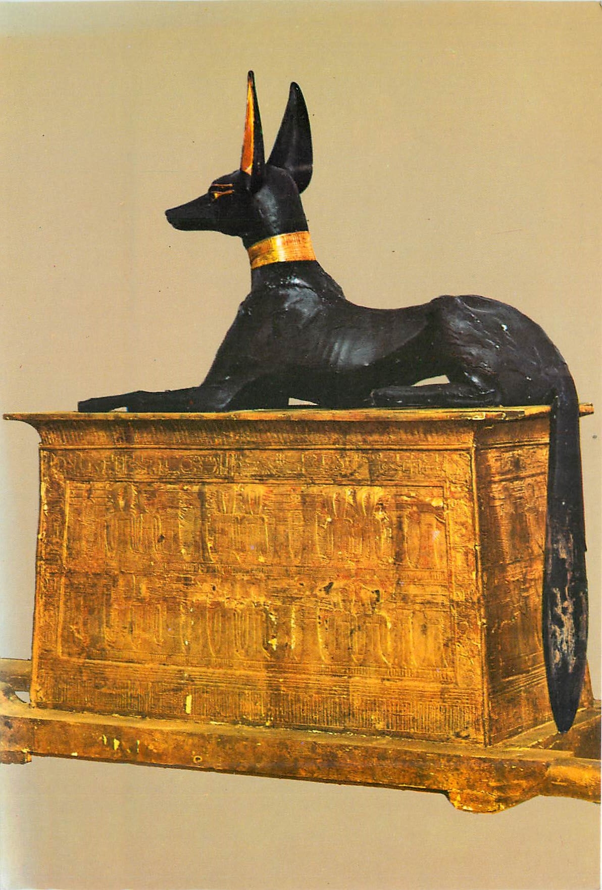 CPM Le Musee Egyptien Le Caire Coffret dore ayant la forme du dieu Anoubis sur un naos 