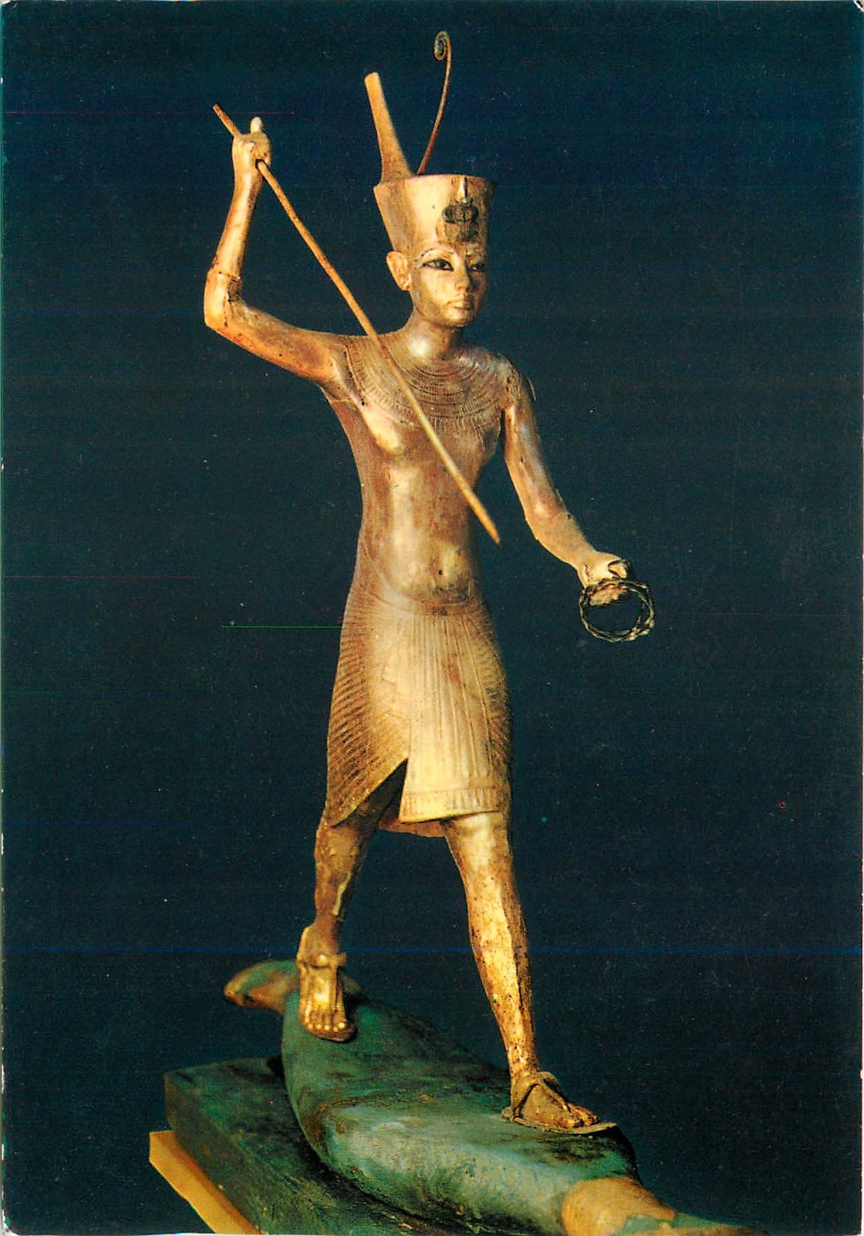 CPM Le Musee Egyptien Cairo Goldene Statue Koenig Tut Ankh Amun's auf einem Boot
