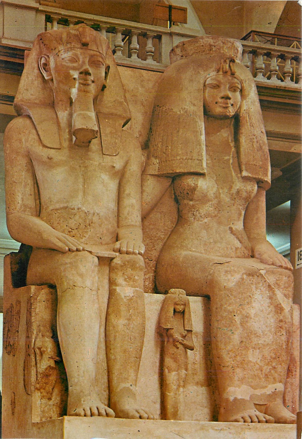 CPM Le Musee Egyptien Le Caire Amenophis III mit Gemahlin Teye 