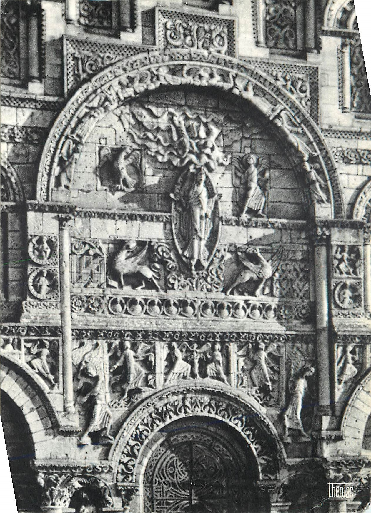 CPM Angouleme Charente Cathedrale Saint Pierre Chef d'ceuvre de l'art roman Motif central de la faca