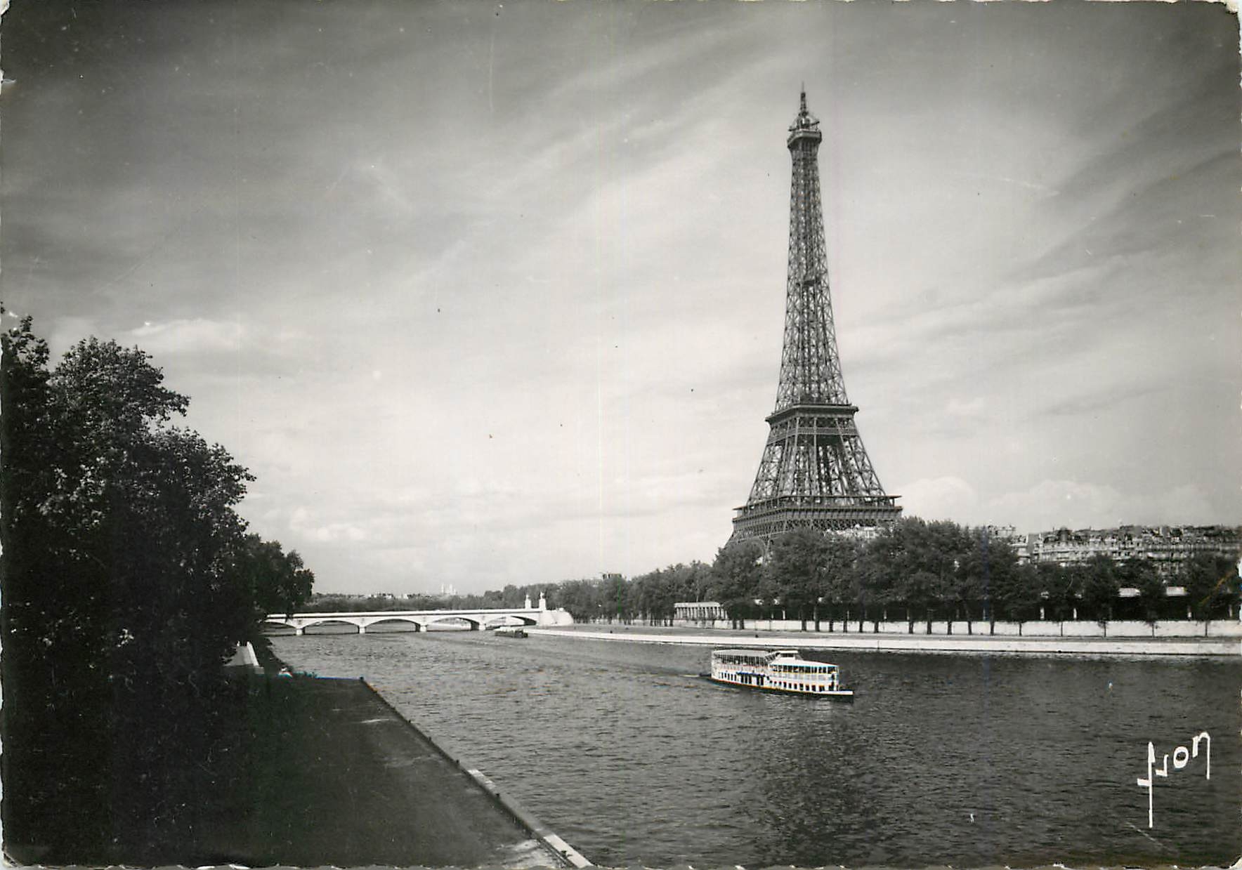 CPM Paris La Tour Eiffel et le Pont d'Iena 
