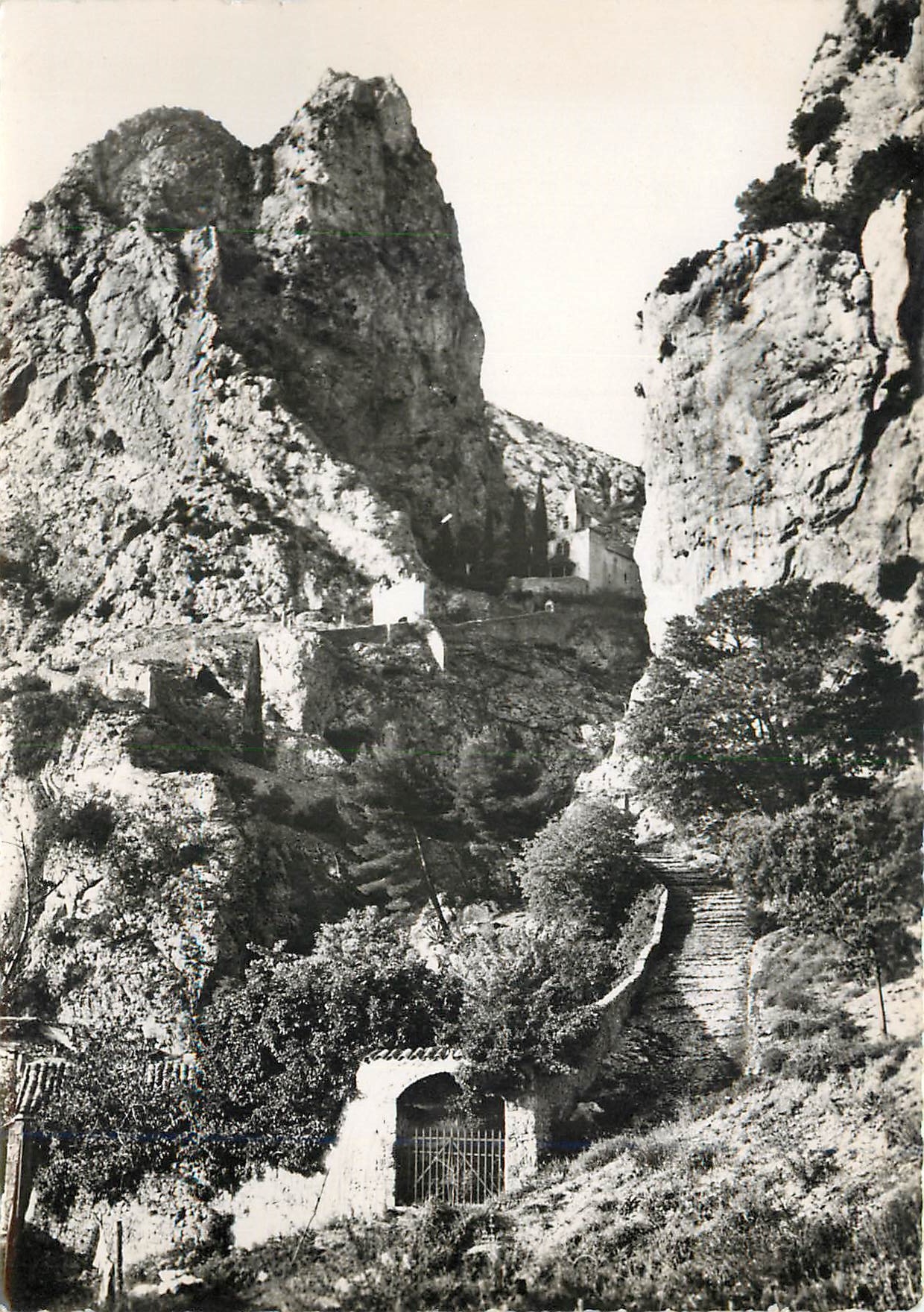 CPM Moustiers Ste Marie BA Chemin de la Chapelle