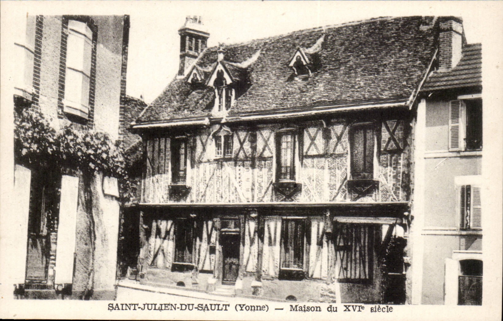 (Yonne) Saint - Julien-Of-Sault the XVI century old House CPA