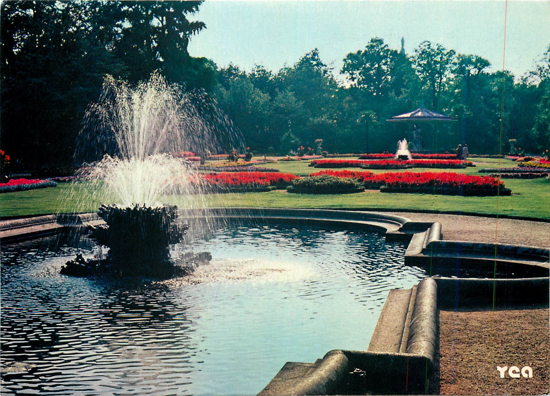 CPM Ancienne Capitale du Duche de Bretagne Rennes Le jardin du Thabor forme en partie de l'ancien j