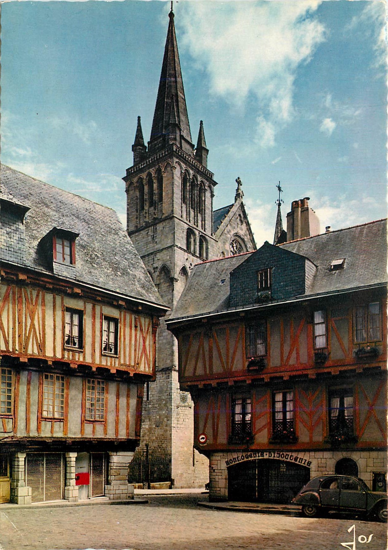 CPM Vannes Morbihan La Place Henri IV et la Cathedrale 