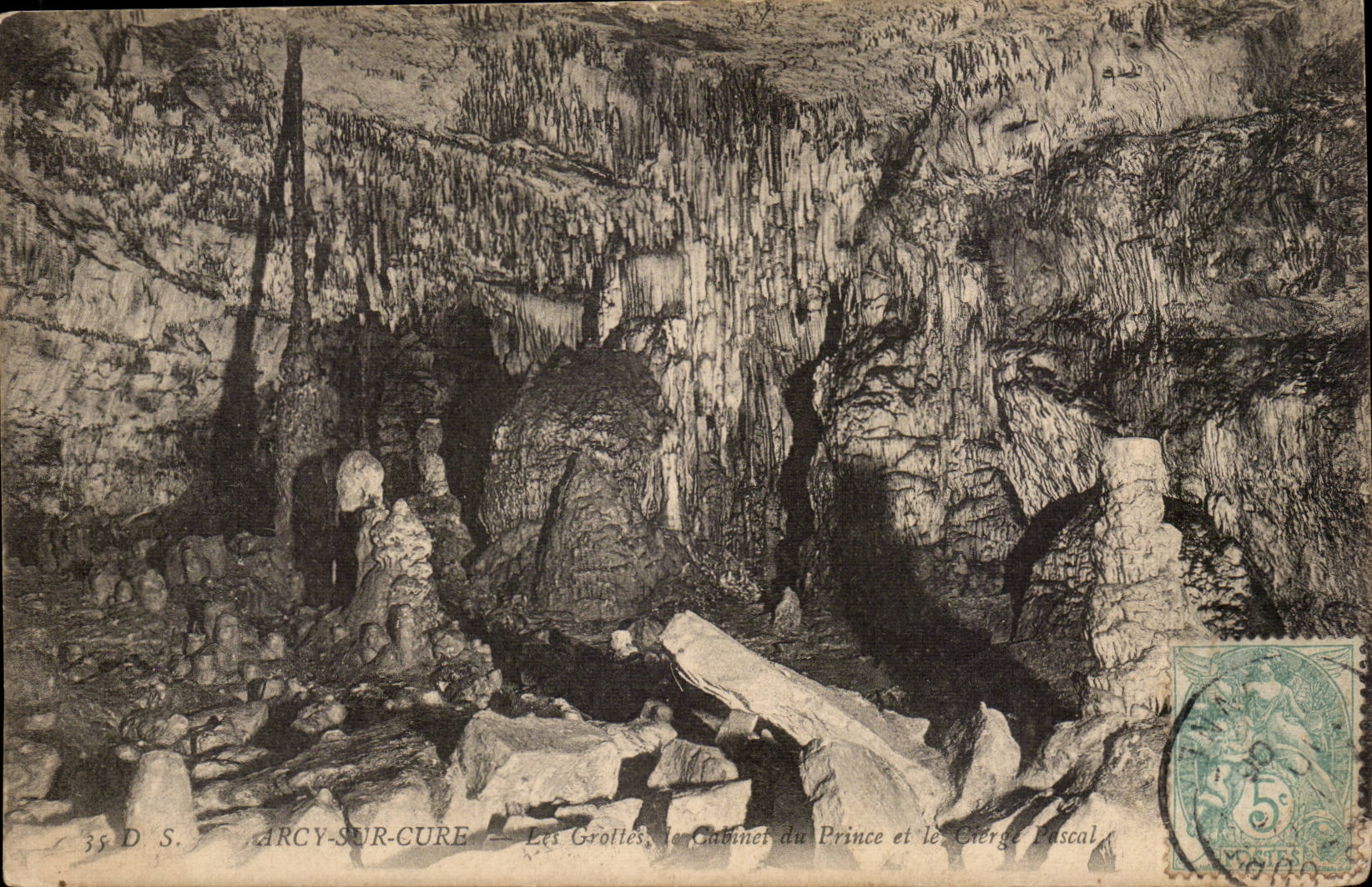 Arcy on Cure CPA caves the cabinet of the prince and the Pascal candle