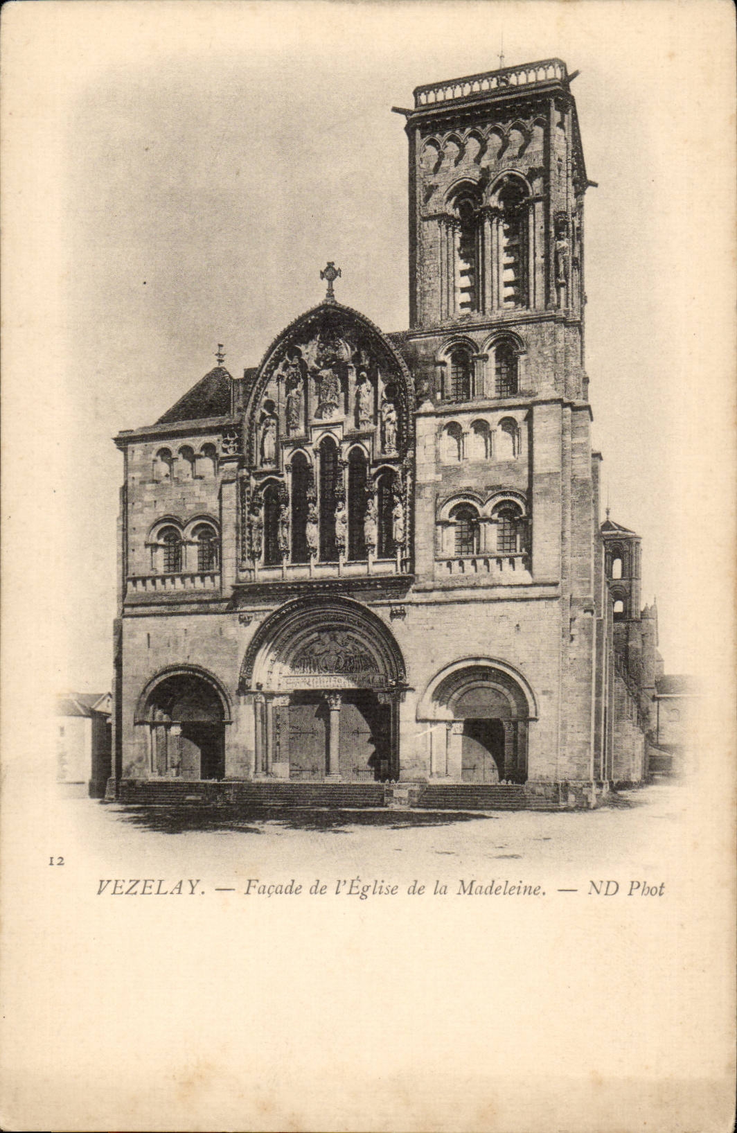 Vezelay CPA Frontage of the church of the madeleine