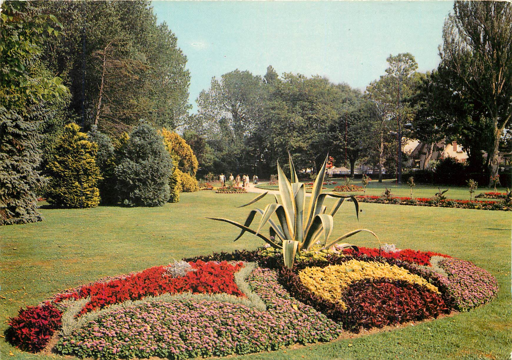 CPM La Cote Fleurie Cabourg (Calvados) La Plage des Fleurs le Jardin Public