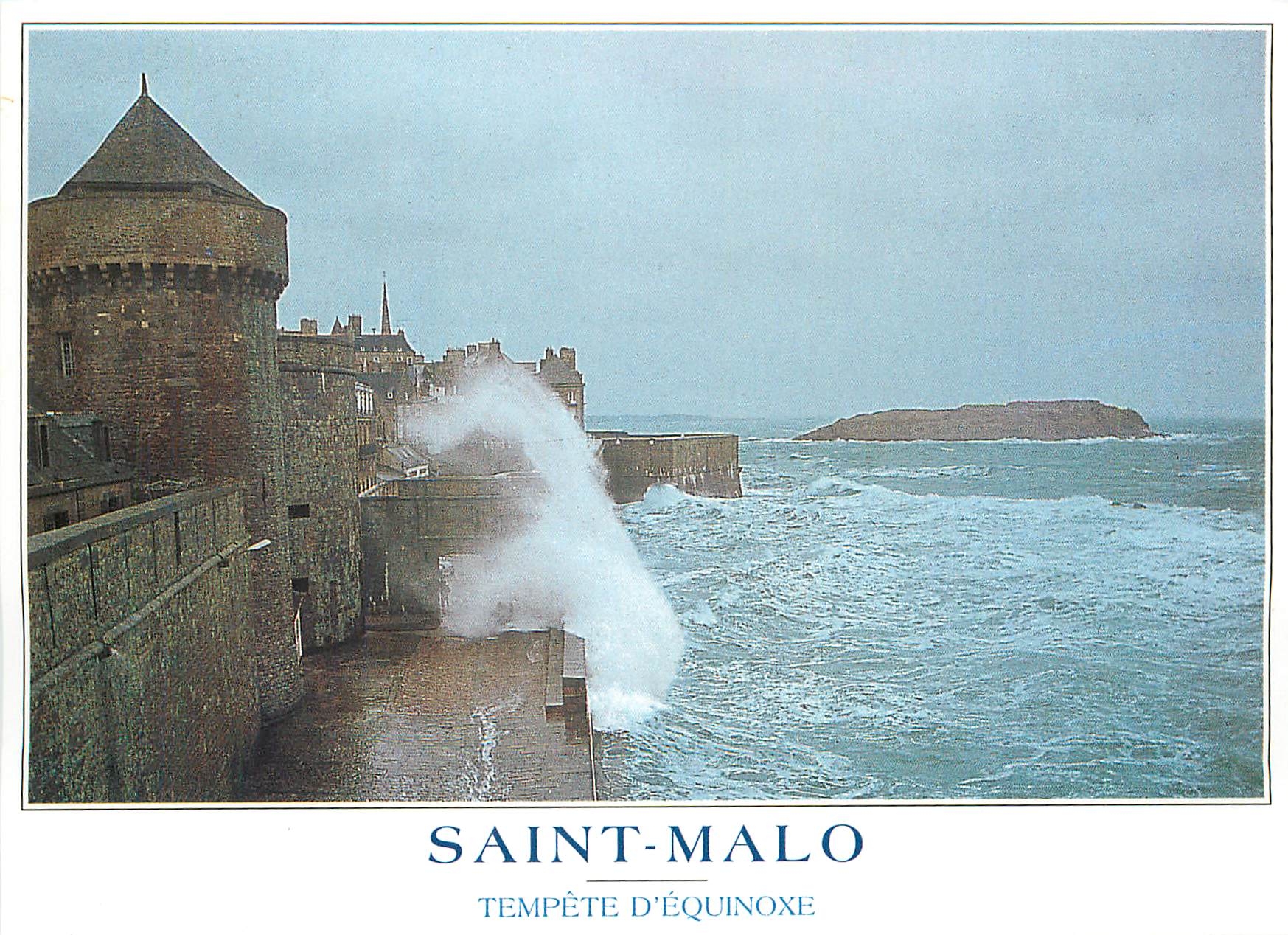 CPM La Cote d'Emeraude Saint Malo Cite Corsaire (Ille et Vilaine) tempete d'equinoxe sur les rempart
