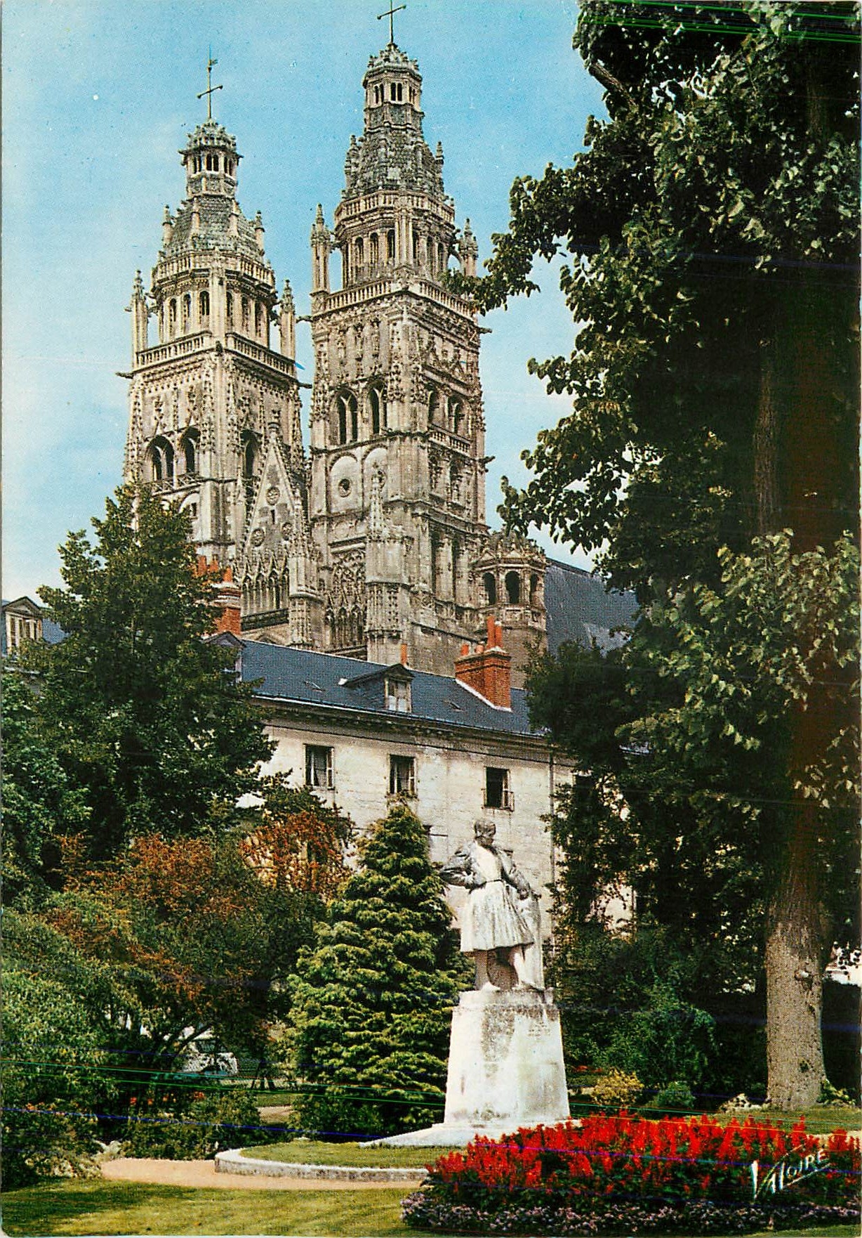 CPM Tours (Indre et Loire) Les clocher de la cathedrale Saint Gatien