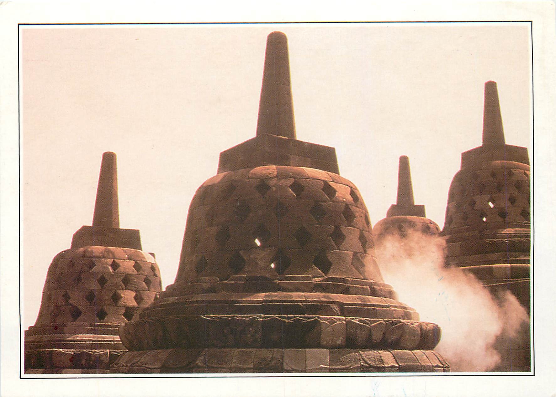 CPM Indonesie Java le temple de Borobudur