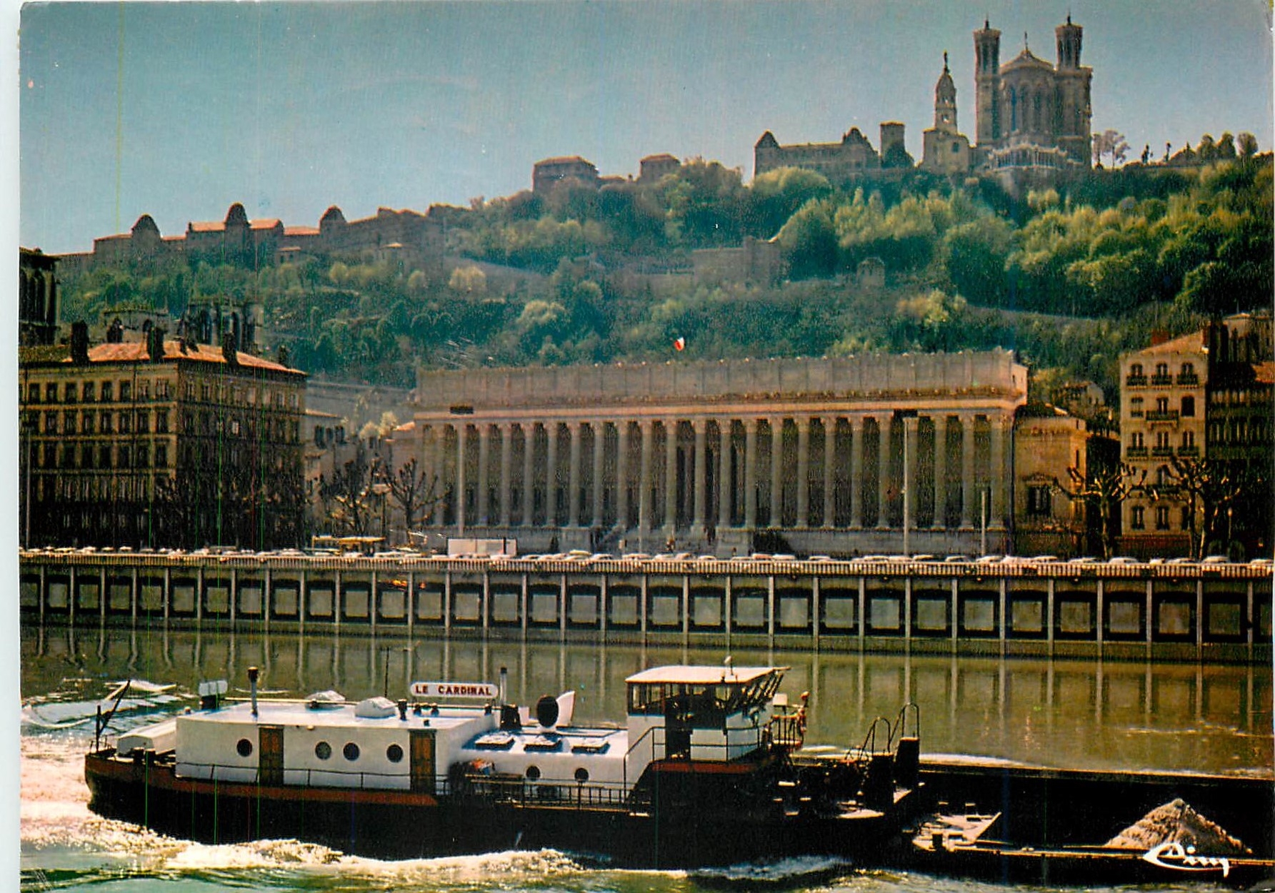 CPM Lyon (Rhone) Palais de justice Basilique de Fourviere Bateau