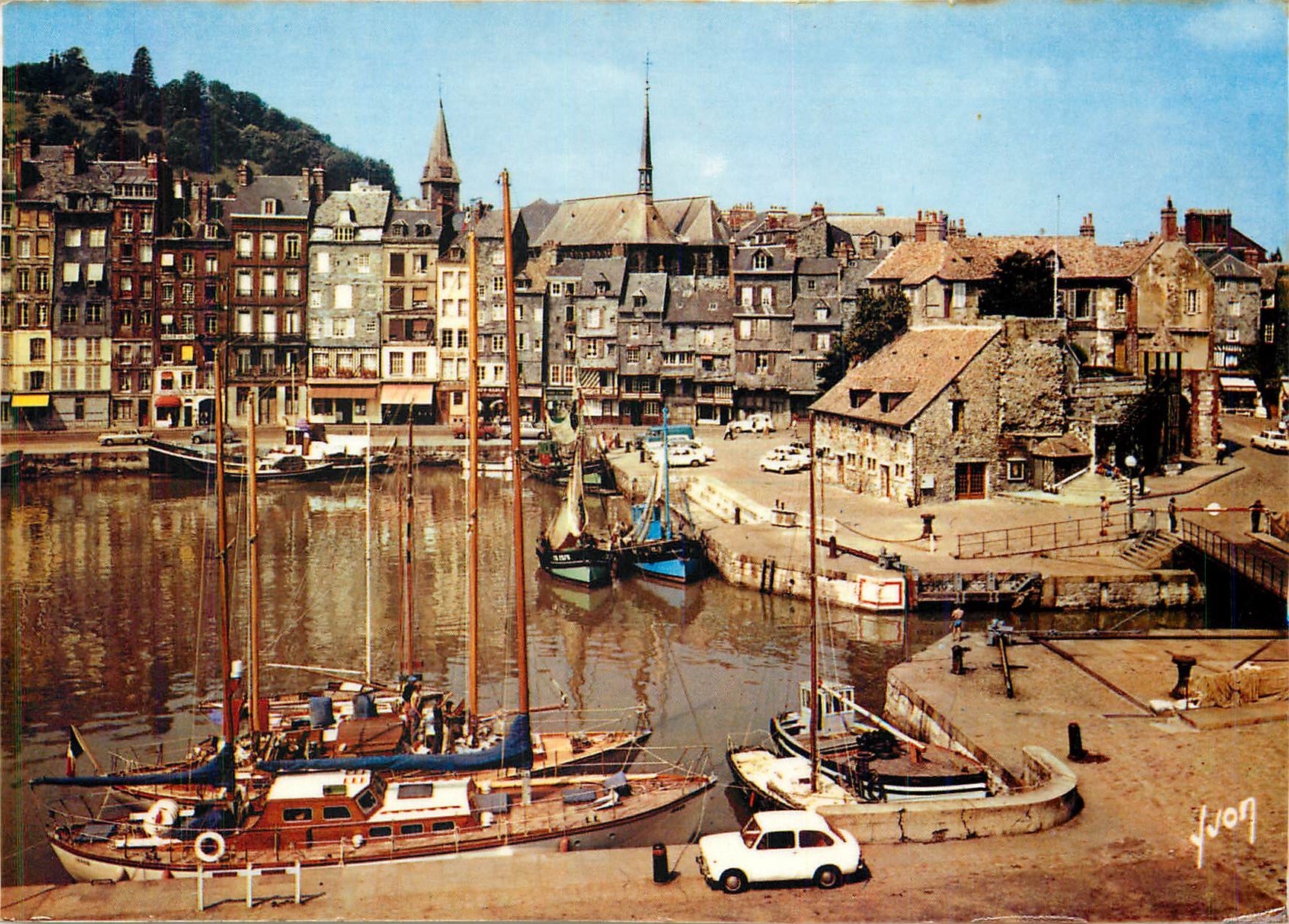 CPM Honfleur (Calvados) La Lieutenance le bassin et le Quai Sainte catherine