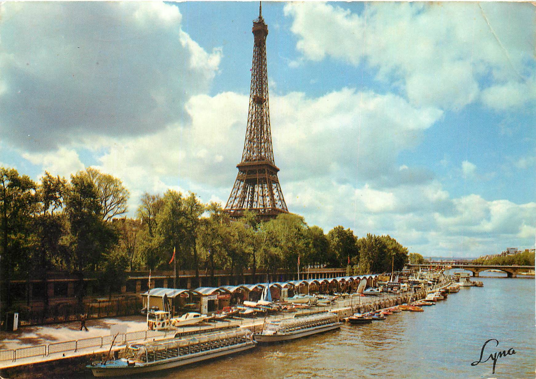 CPM Paris La tour eiffel et la Seine