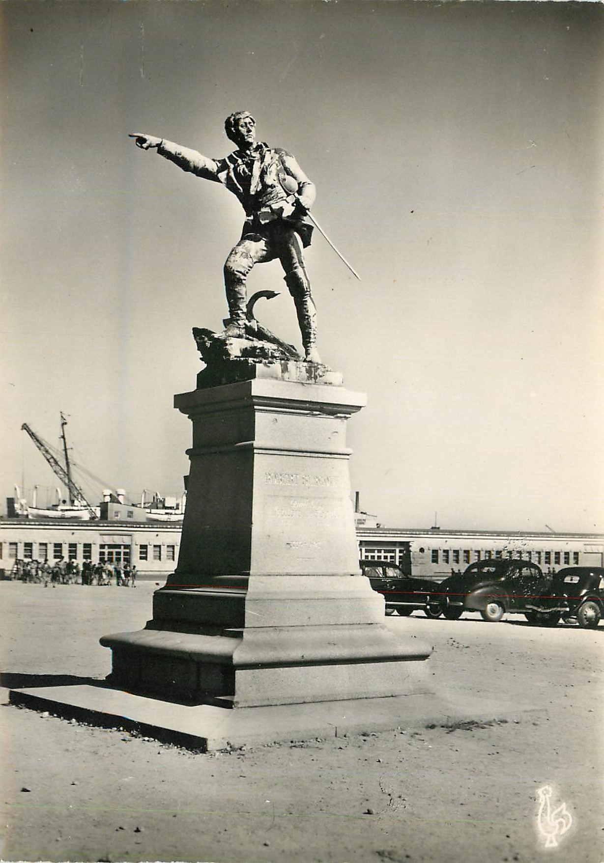 CPM St Malo (I et V) La Statue de Robert Surcouf