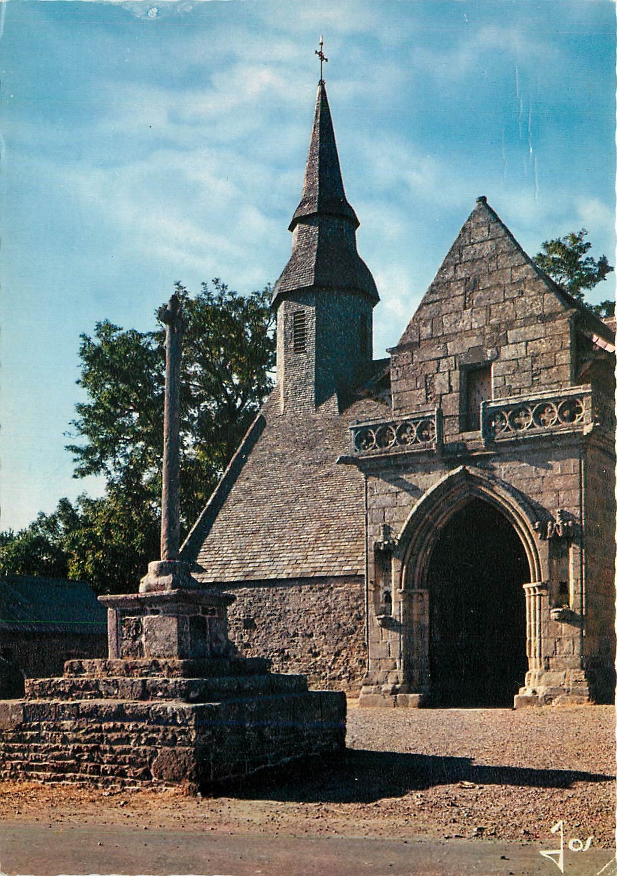 CPM Kermaria en Isquit Chapelle du XVe s Maison de Marie qui rend la sante