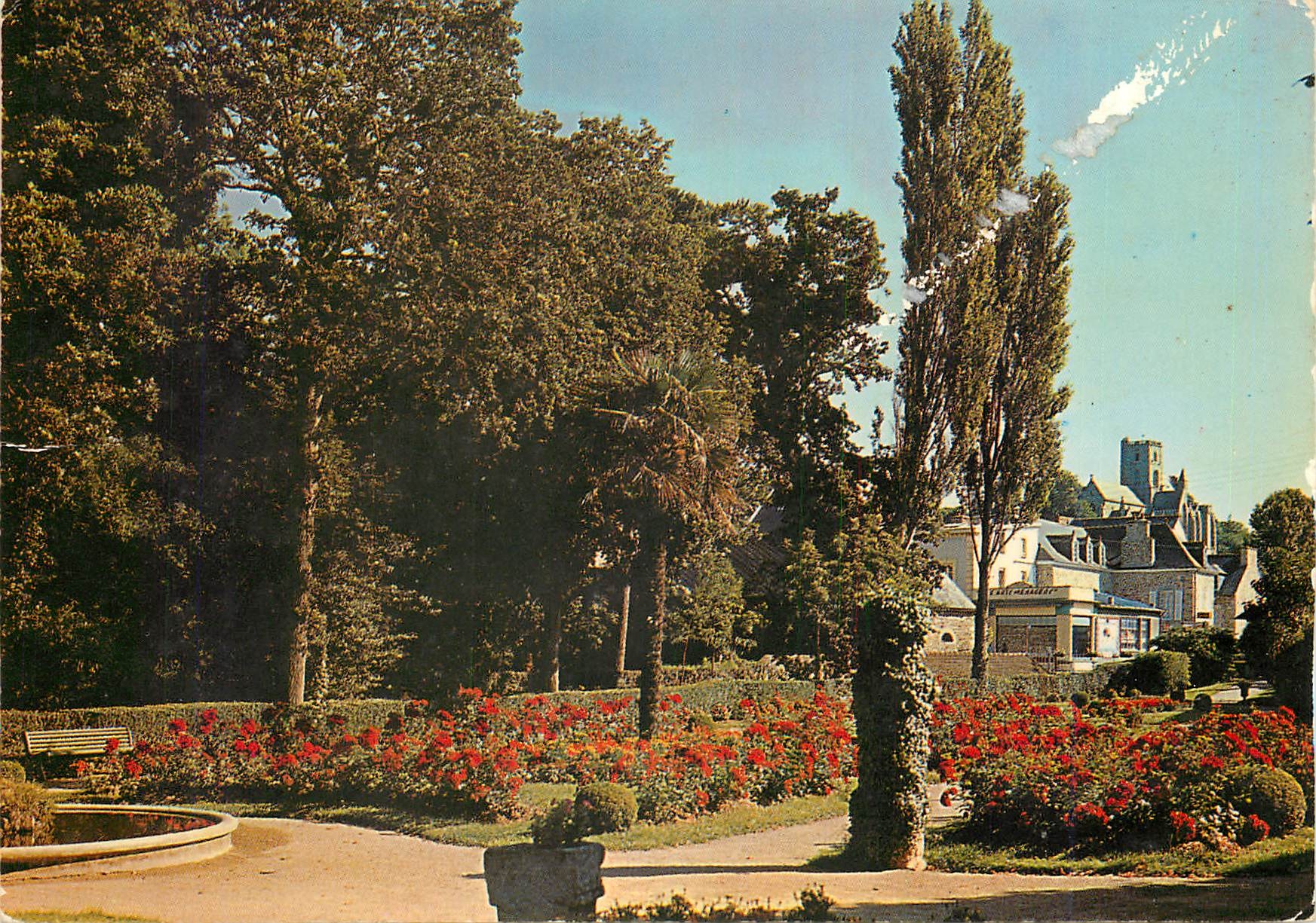 CPM Lamballe (Cotes du Nord) Le jardin public