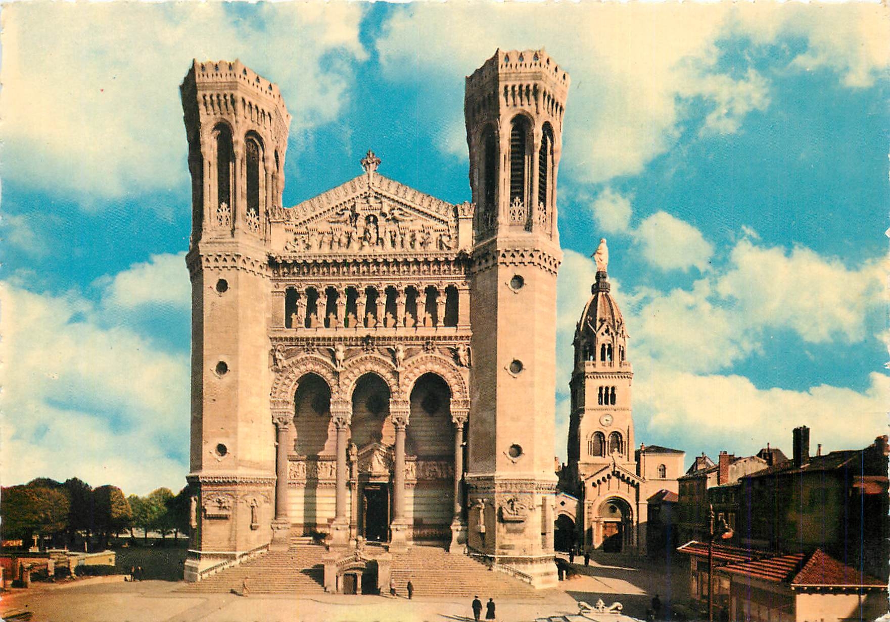 CPM Lyon (Rhone) La Basilique N D de Fourviere la facade