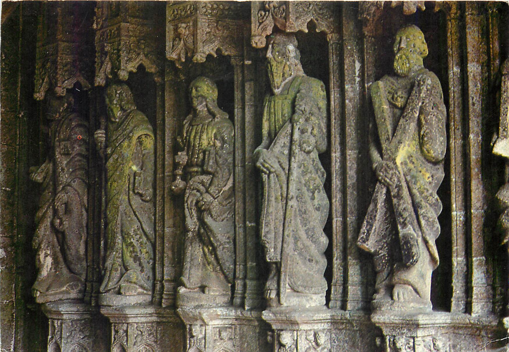 CPM Bulat Pestivien Eglise N D XIV XVIe s Porche des Apotres 1510