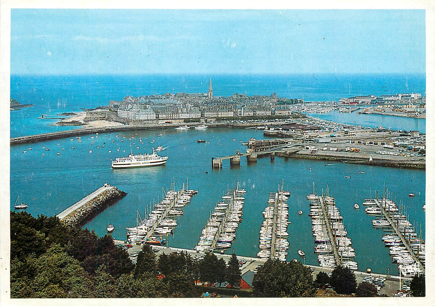 CPM St Malo (I et V) La ville Close et le Port de Saint Servan