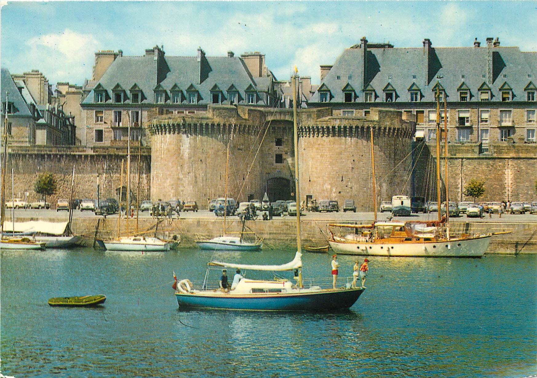CPM Saint Malo Cite Corsaire (I et V) La Grande Porte