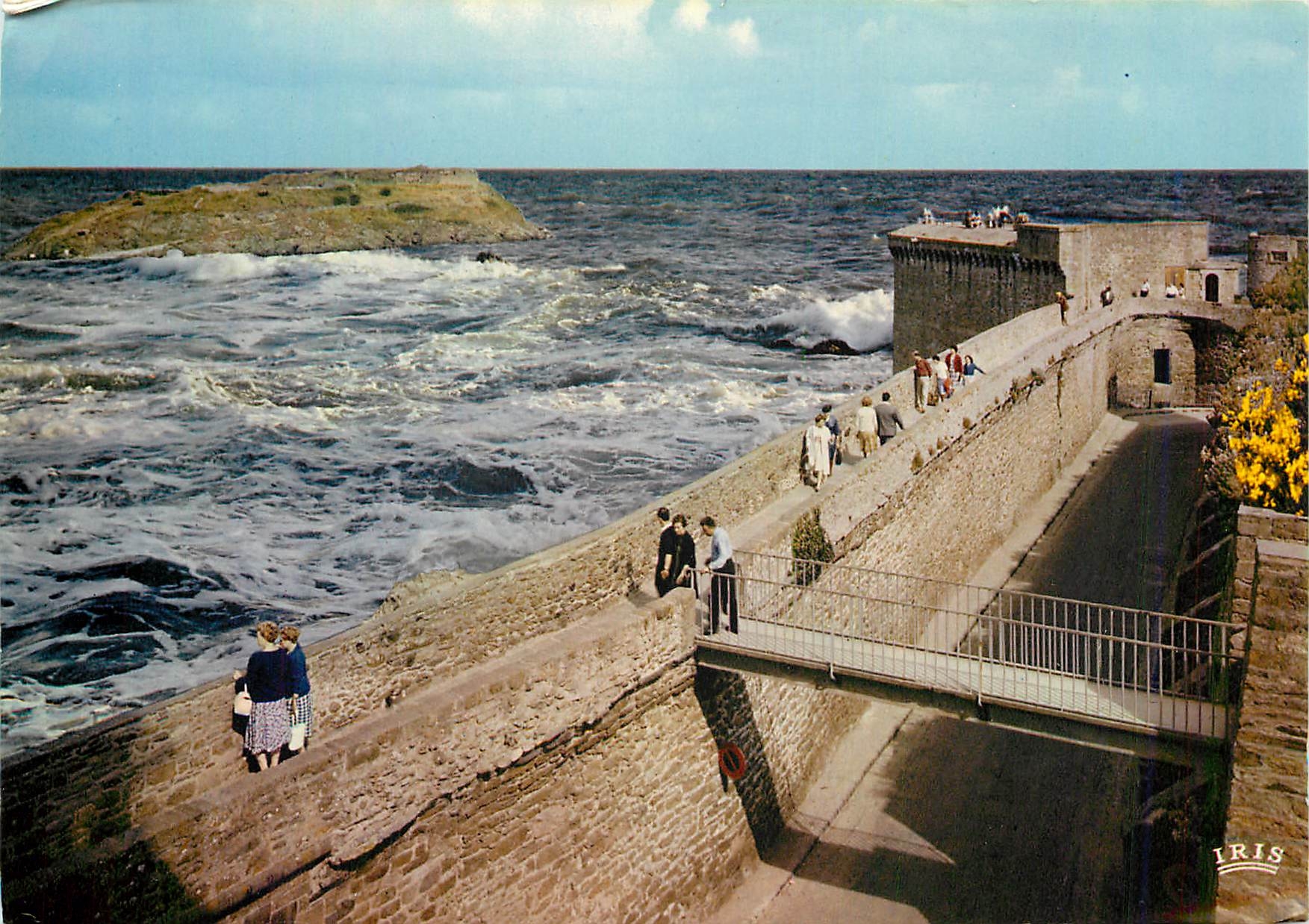 CPM Saint Malo Cite Corsaire Les remparts