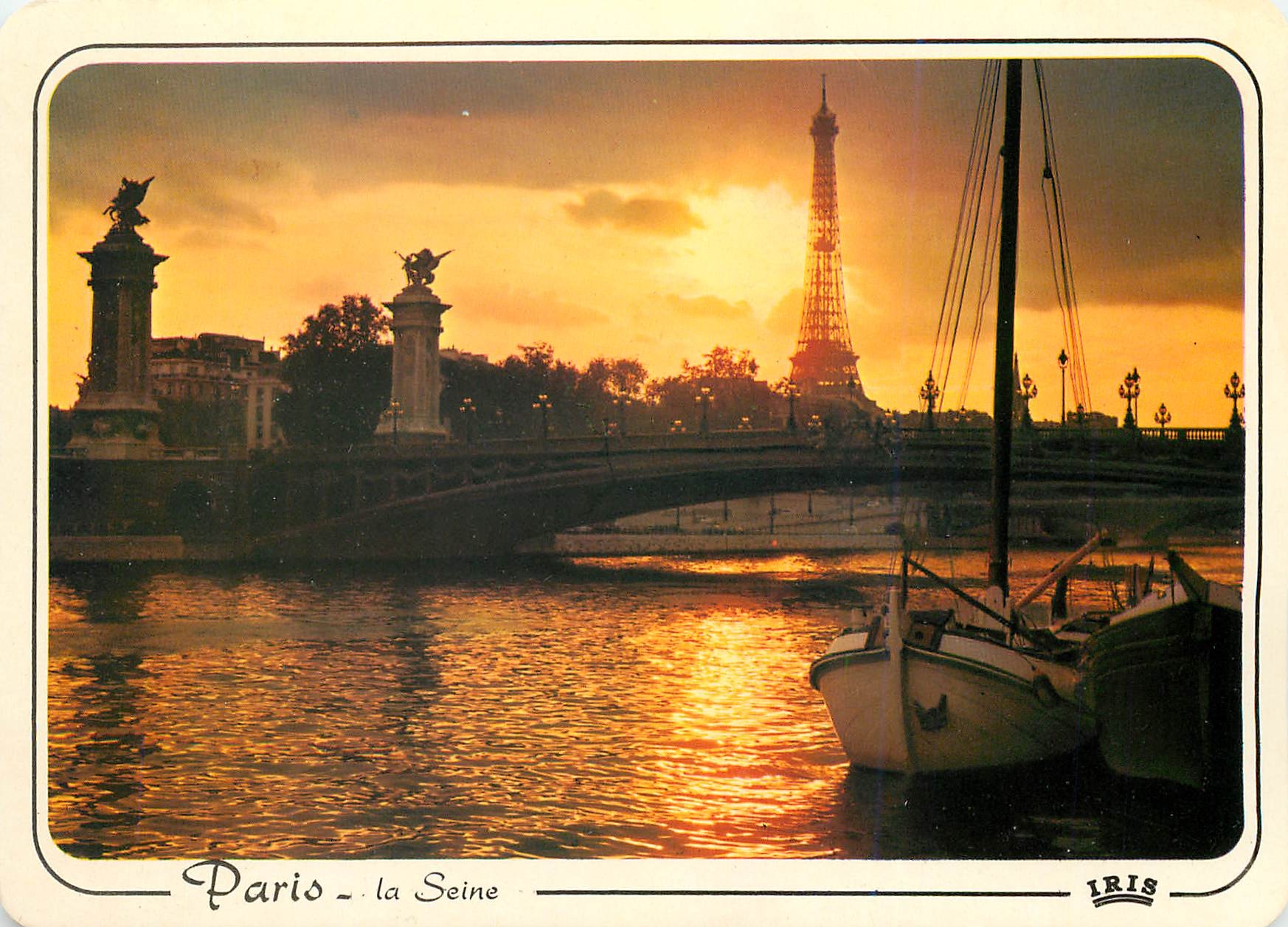 CPM Paris Crepuscule sur la Seine et la Tour Eiffel