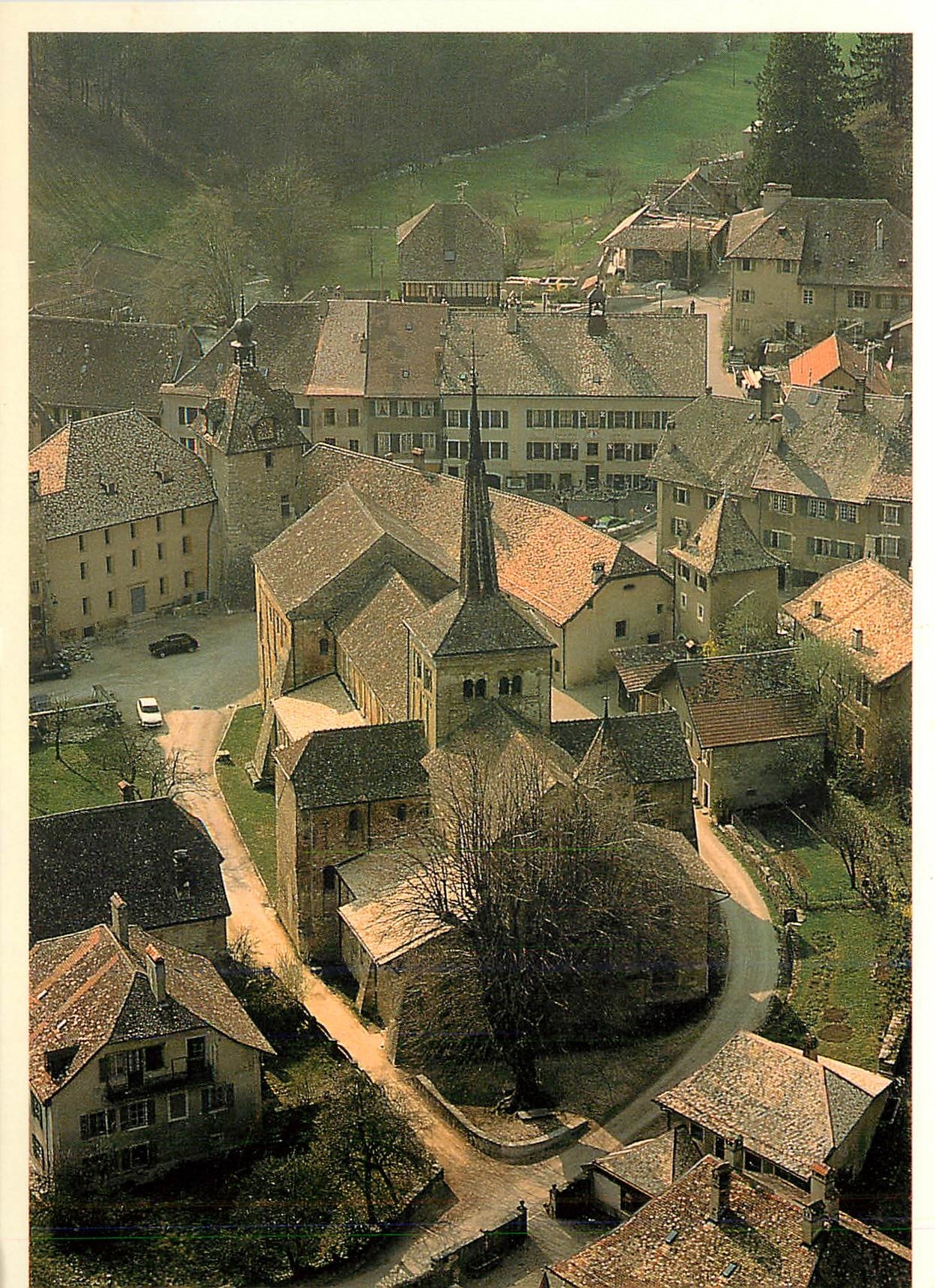 CPM Romainmotier L'Abbatiale et son enceinte 