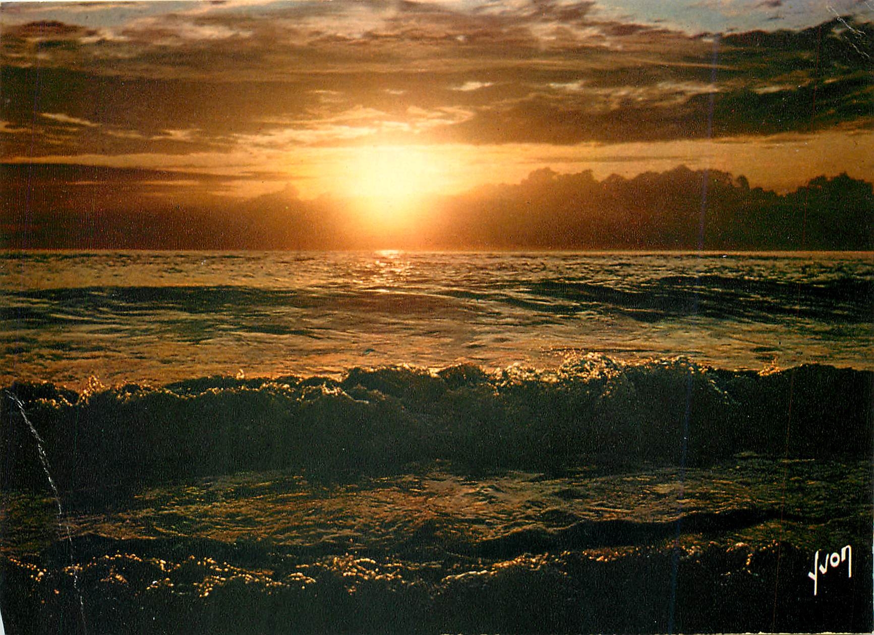 CPM Coucher de Soleil sur la mer 