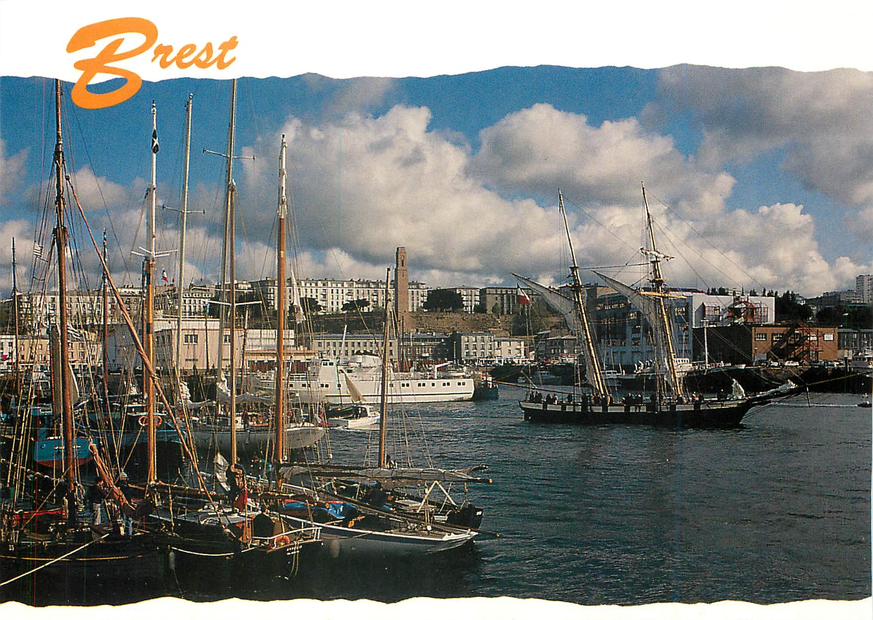 CPM Brest Le Port de plaisance Bateaux de peche