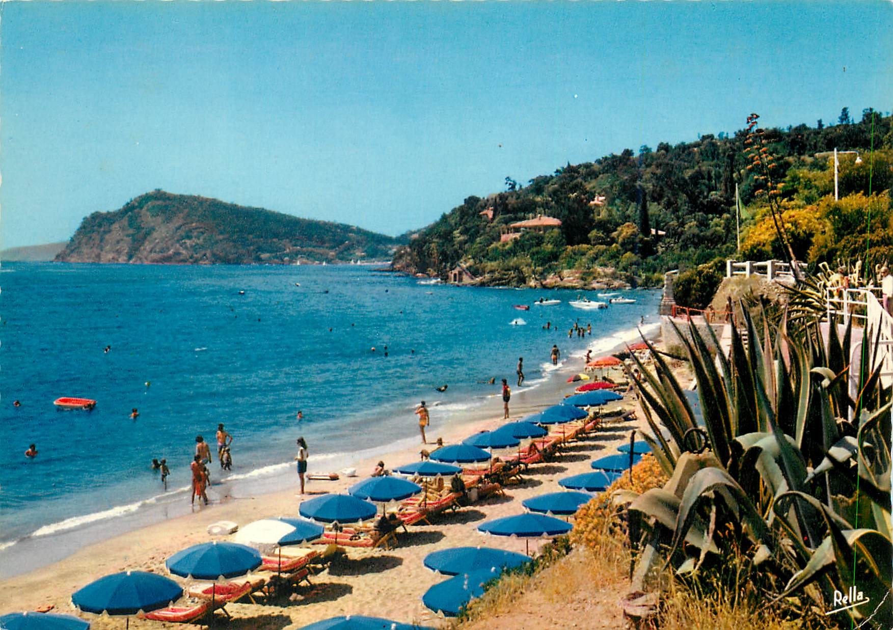 CPM Le Canadel Var La Plage de Lattre de Tassigny 