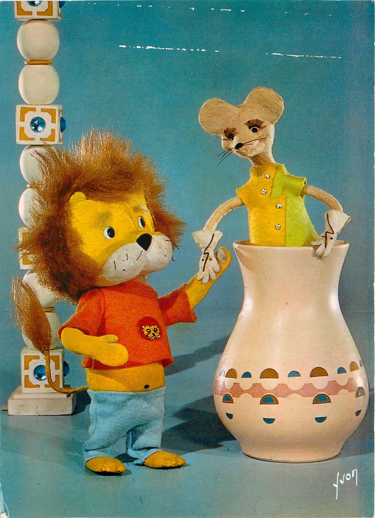 CPM Titus le petit lion Titus aide Berenice a sortir de sa potiche 