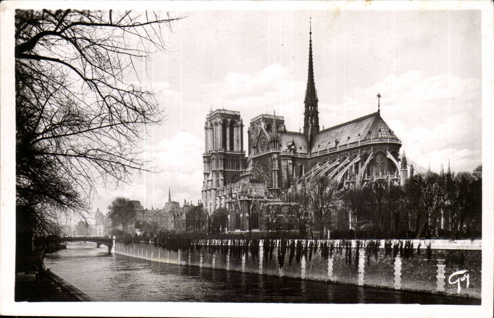 Paris CPA Nµotre Rams (apse)