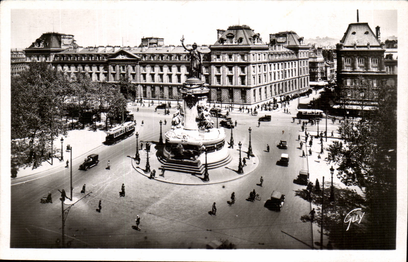 Paris CPA Places Republic