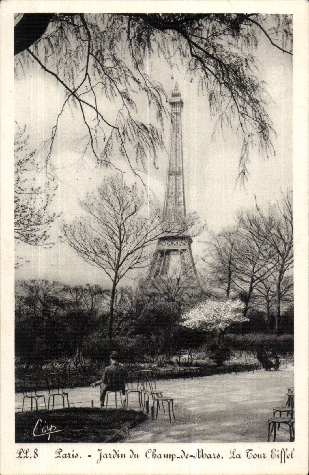 Paris CPA Garden of the Champ de Mars the Eiffel Tower