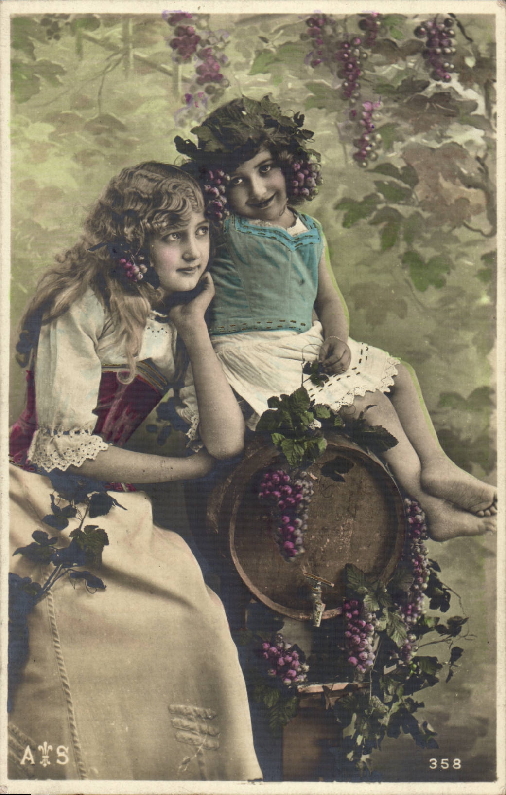 Fantasy - Child - Margot - grape - bunches - wine - wine -- CPA