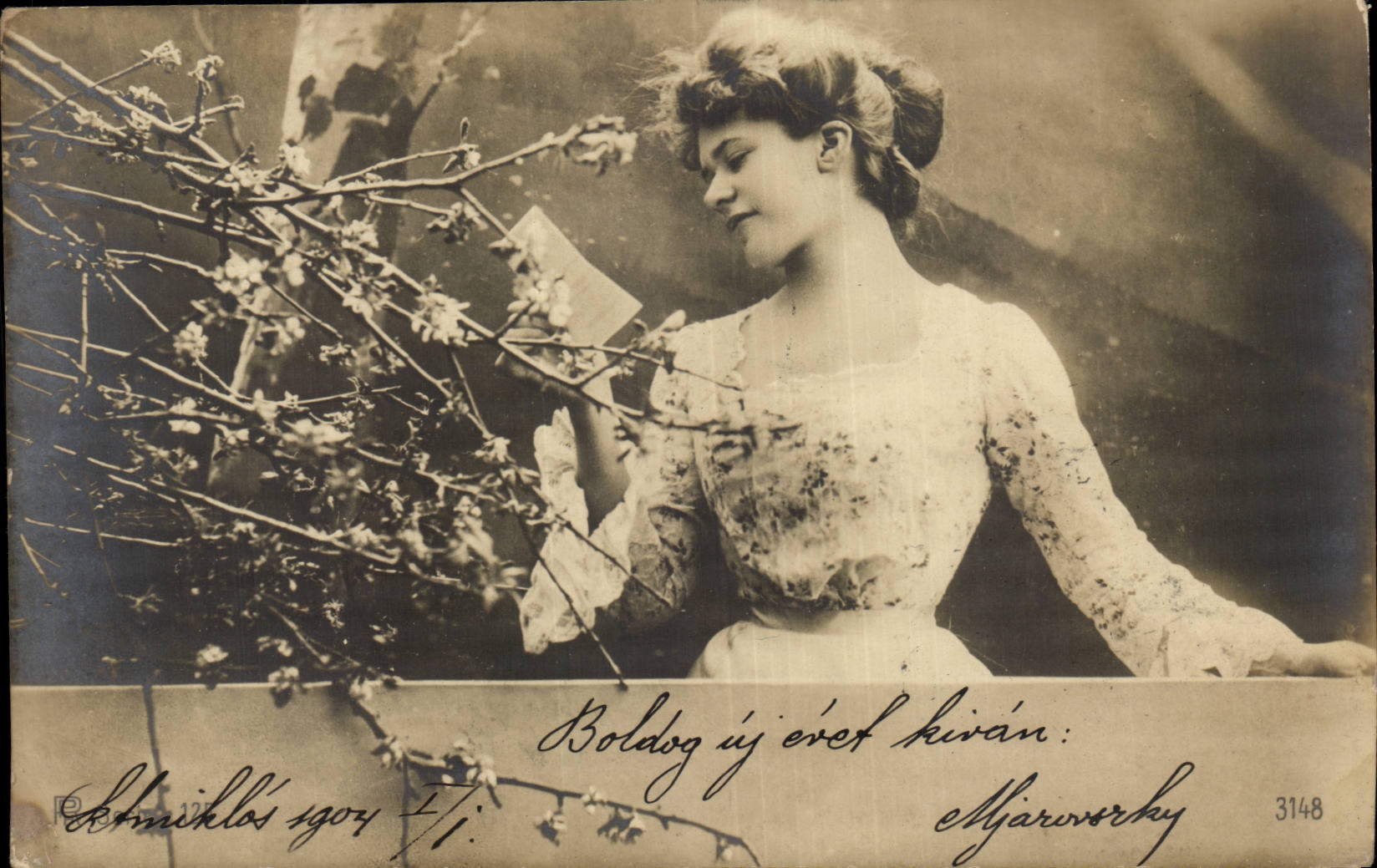 Fantasy - Woman - Lovely Woman reading letter - CPA (Hungarian chart Hungary Hungary)