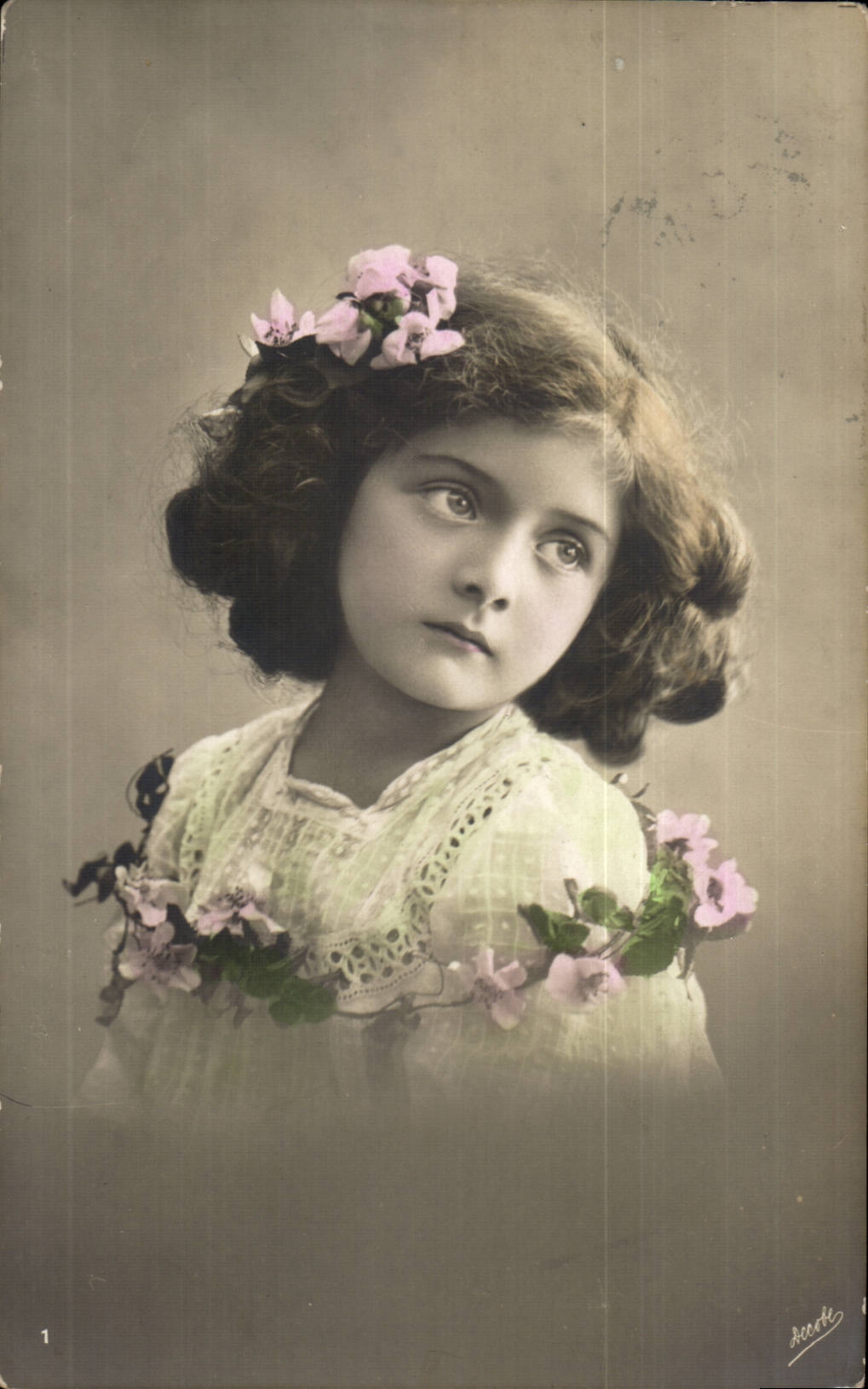 Fantasy - Child - Girl - Beautiful little girl with bouncing curls CPA (Hungarian chart Hungary Hungary