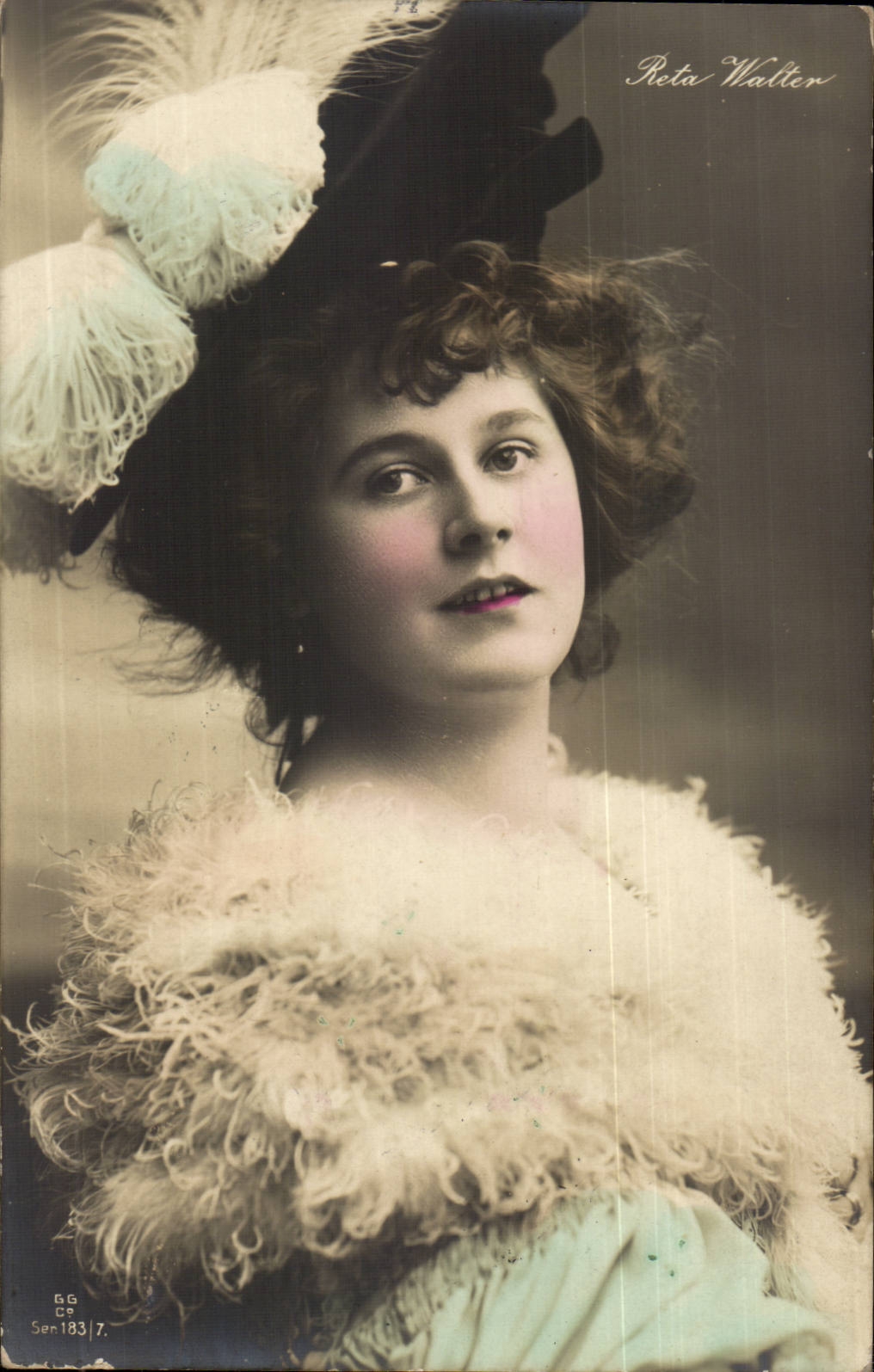 Fantasy - Woman - elegant Beautiful woman with feathered hat CPA (Hungarian chart Hungary Hungary)