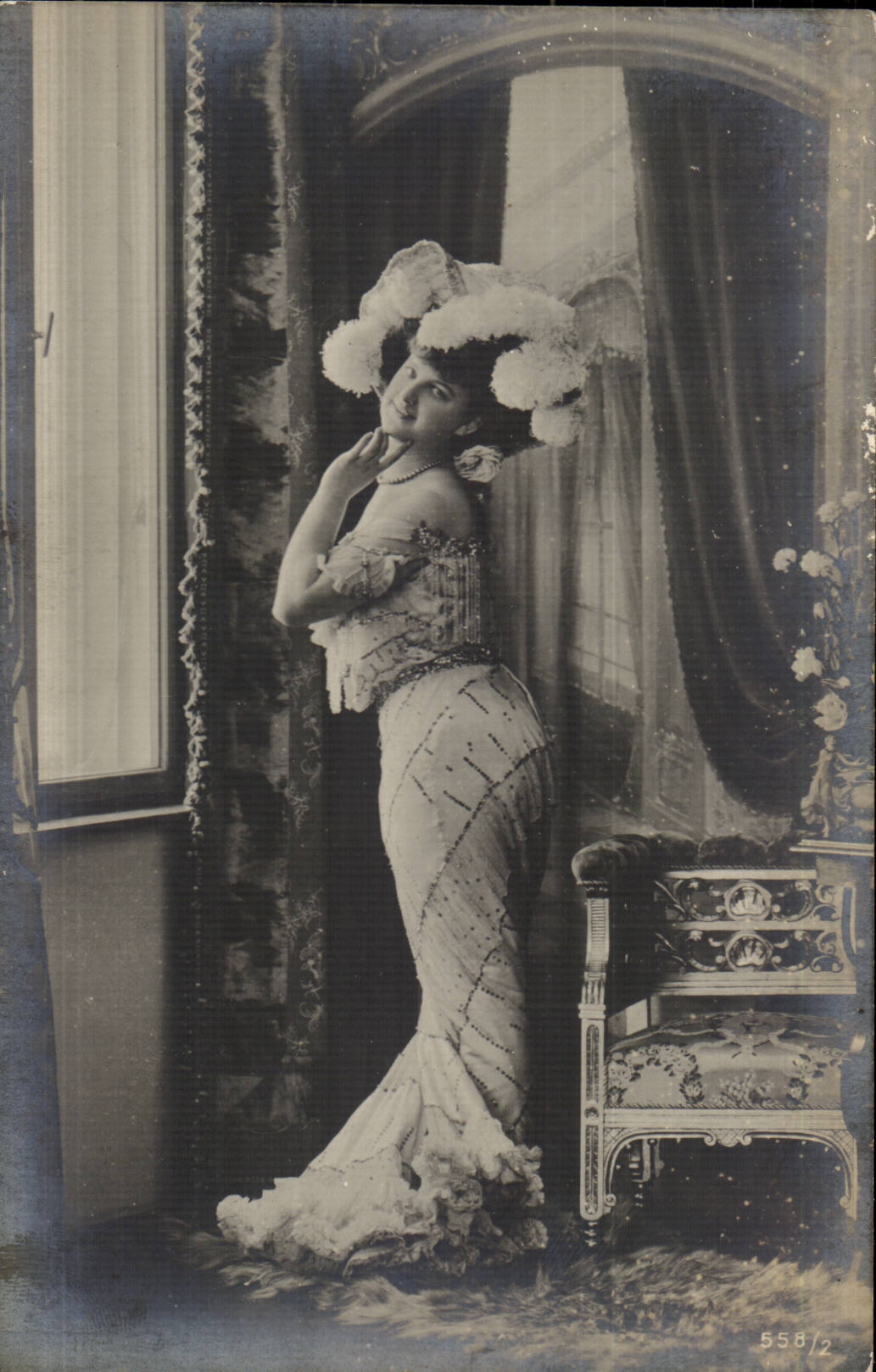 Fantasy - Woman - Woman in has sassy poses (Hungarian chart Hungary Hungary)