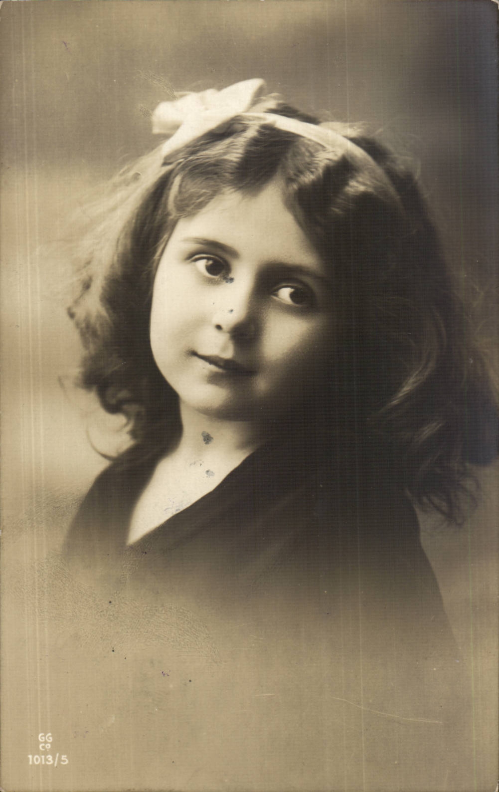 Fantasy - Child - Child with enchanting eyes (Hungarian chart Hungary Hungary)