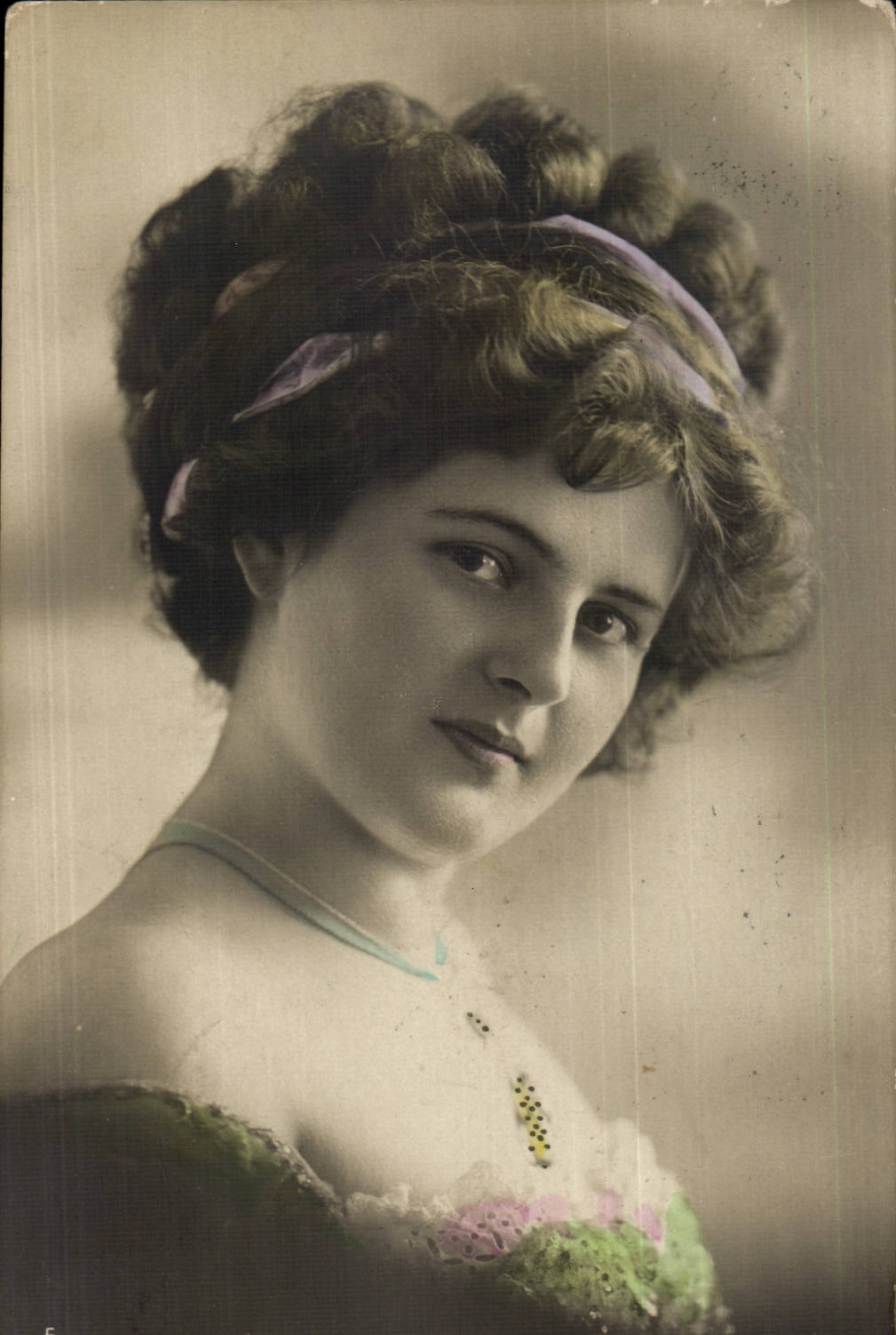 Fantasy - Woman - Woman with elaborate hairdo (Hungarian chart Hungary Hungary)