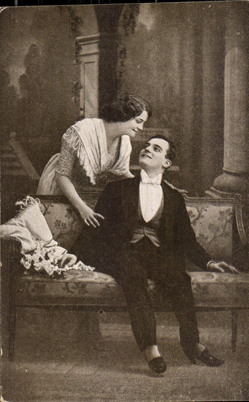Fantaisie - Couple with loving gaze (carte hongroise Hungary Hongrie)