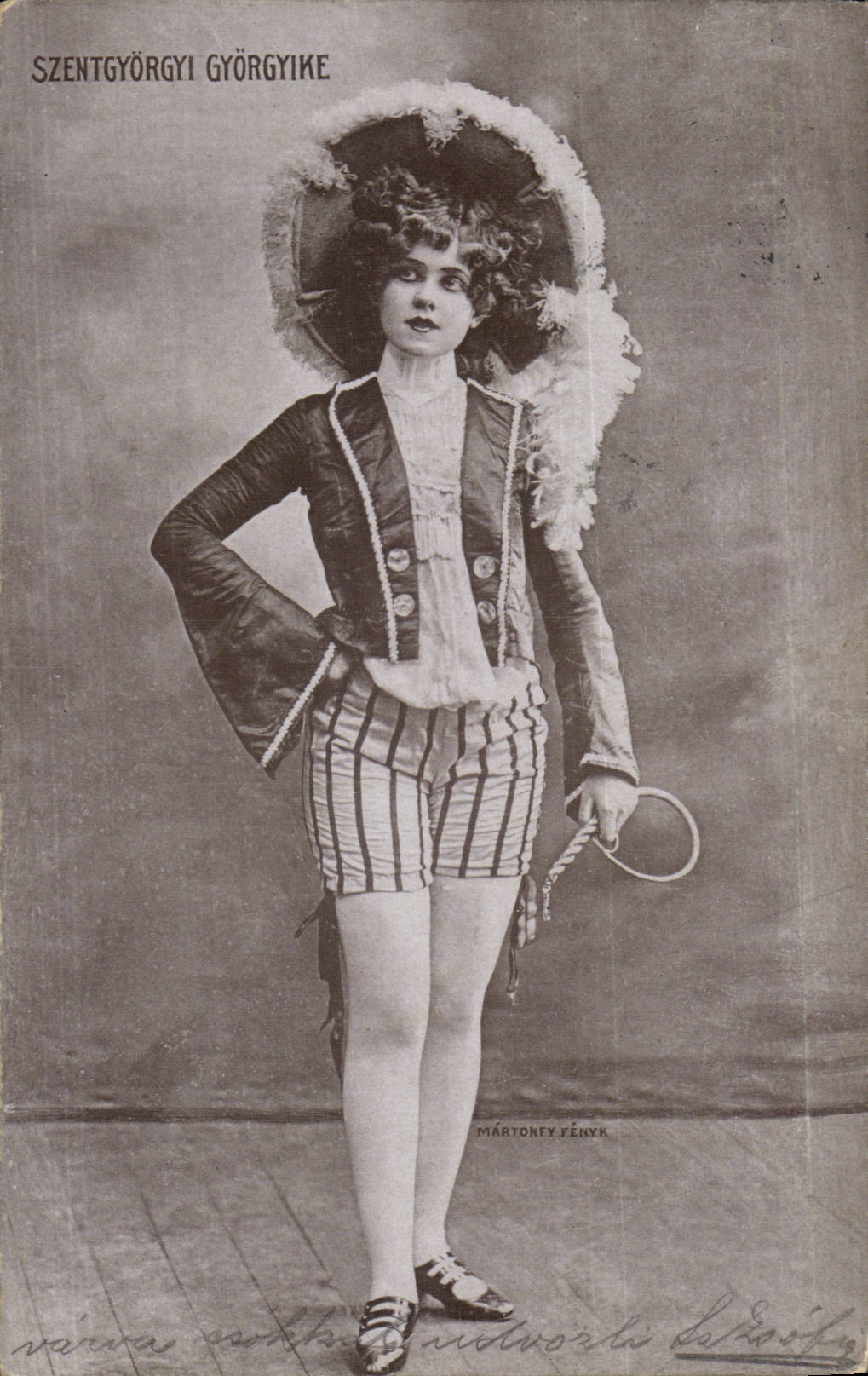 Fantasy - Woman - Woman in amazing costume (Hungarian chart Hungary Hungary)