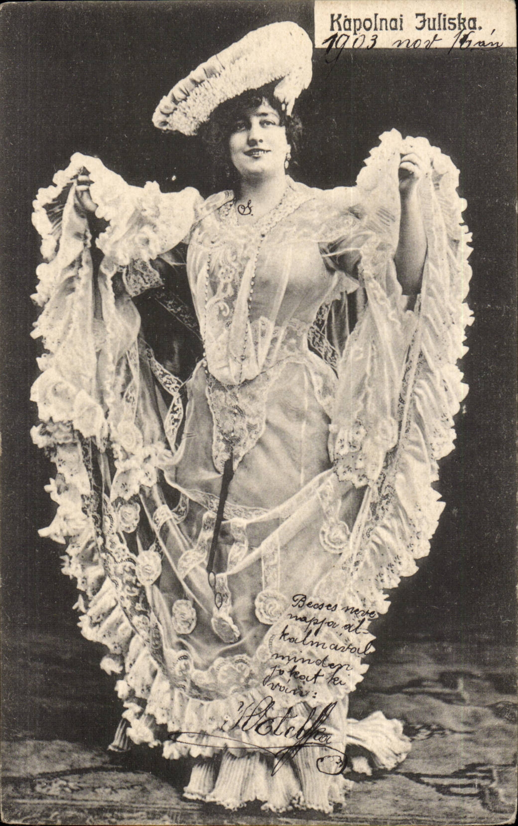 Fantasy - Woman - Busty woman with beautiful laces costume (Hungarian chart Hungary Hungary)