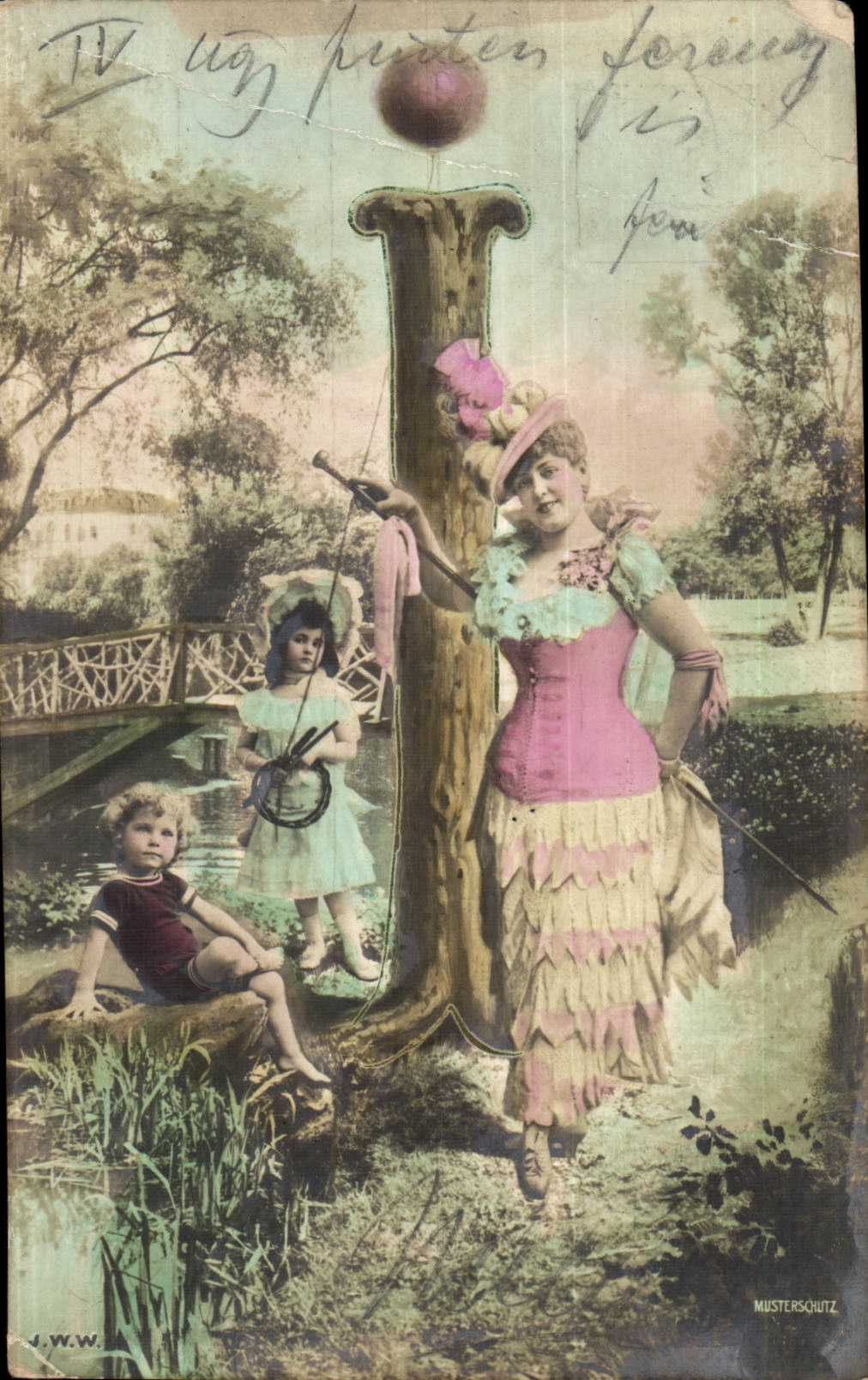 Fantasy - Woman - Woman and children in fancy clothing (Hungarian chart Hungary Hungary) - CPA