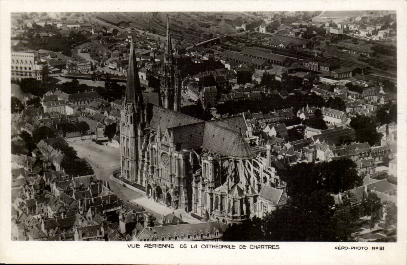 CPA Seen air of the cathedral of Chartres