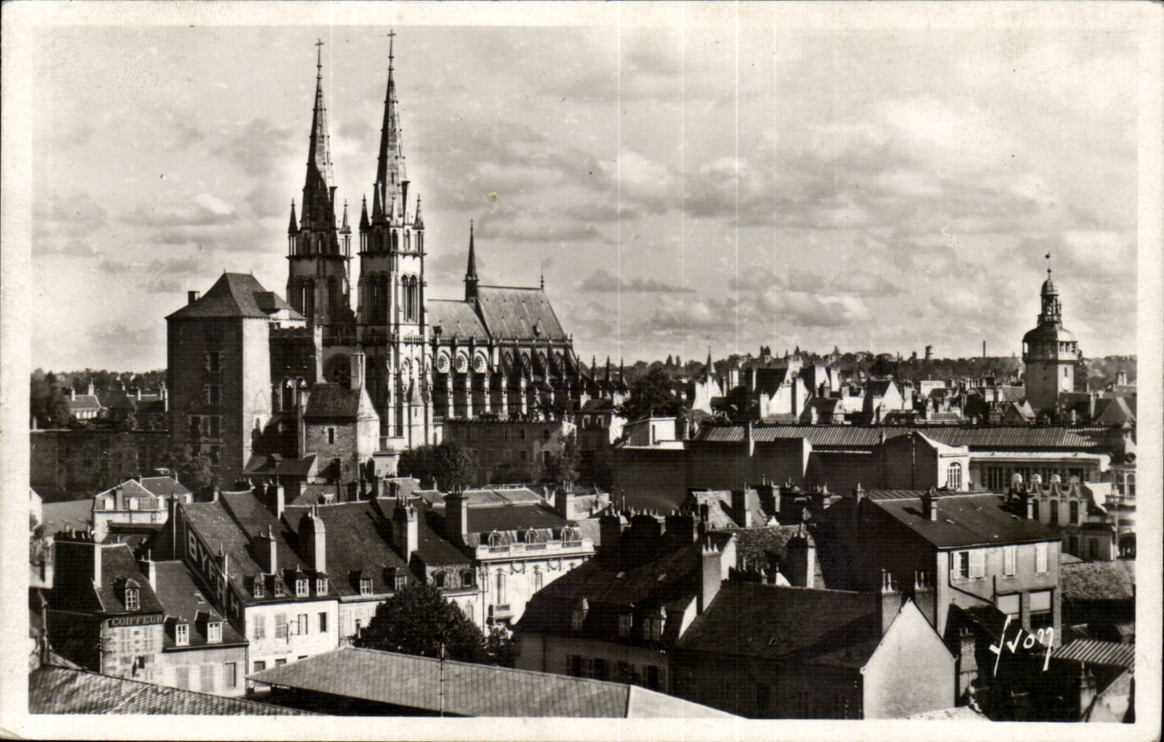 Moulins CPA the cathedral and L old castle of the dukes of Bourbon