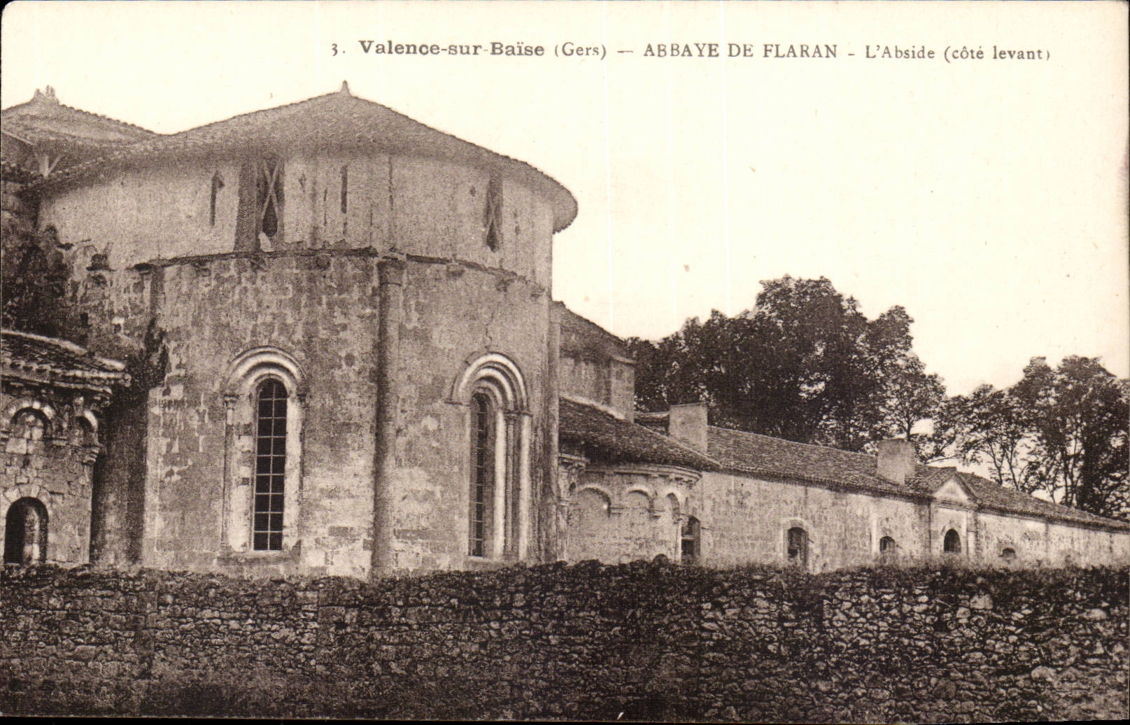 Valence on Kisses CPA Abbaye of Flaran L apse (dimension raising)
