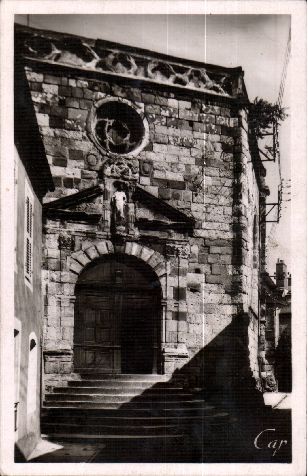 Montlucon CPA Eglise Notre DAme edifiee a la periode romane et reconstruite au 15eme